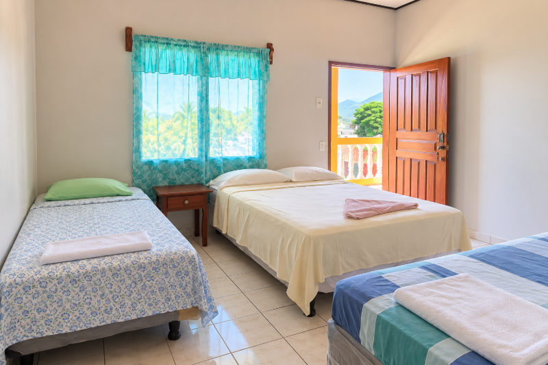 Habitación triple de Hotel Posada San Juan en Atlántida